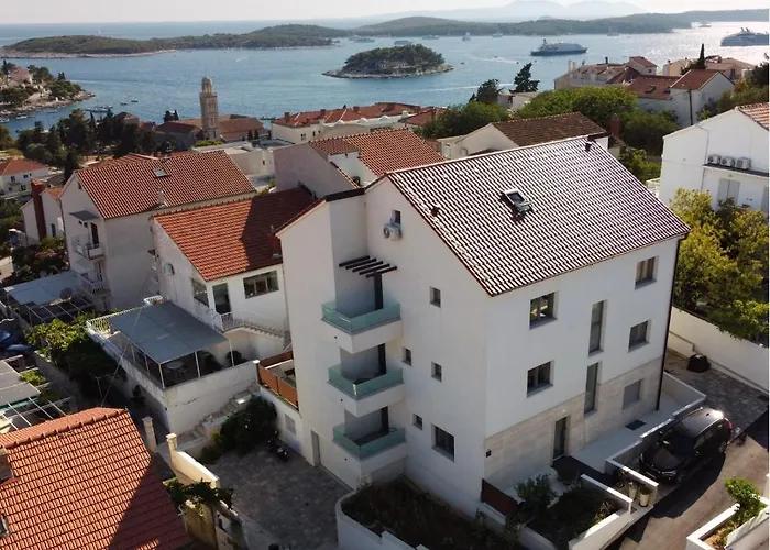 Marisa Apartments Hvar III